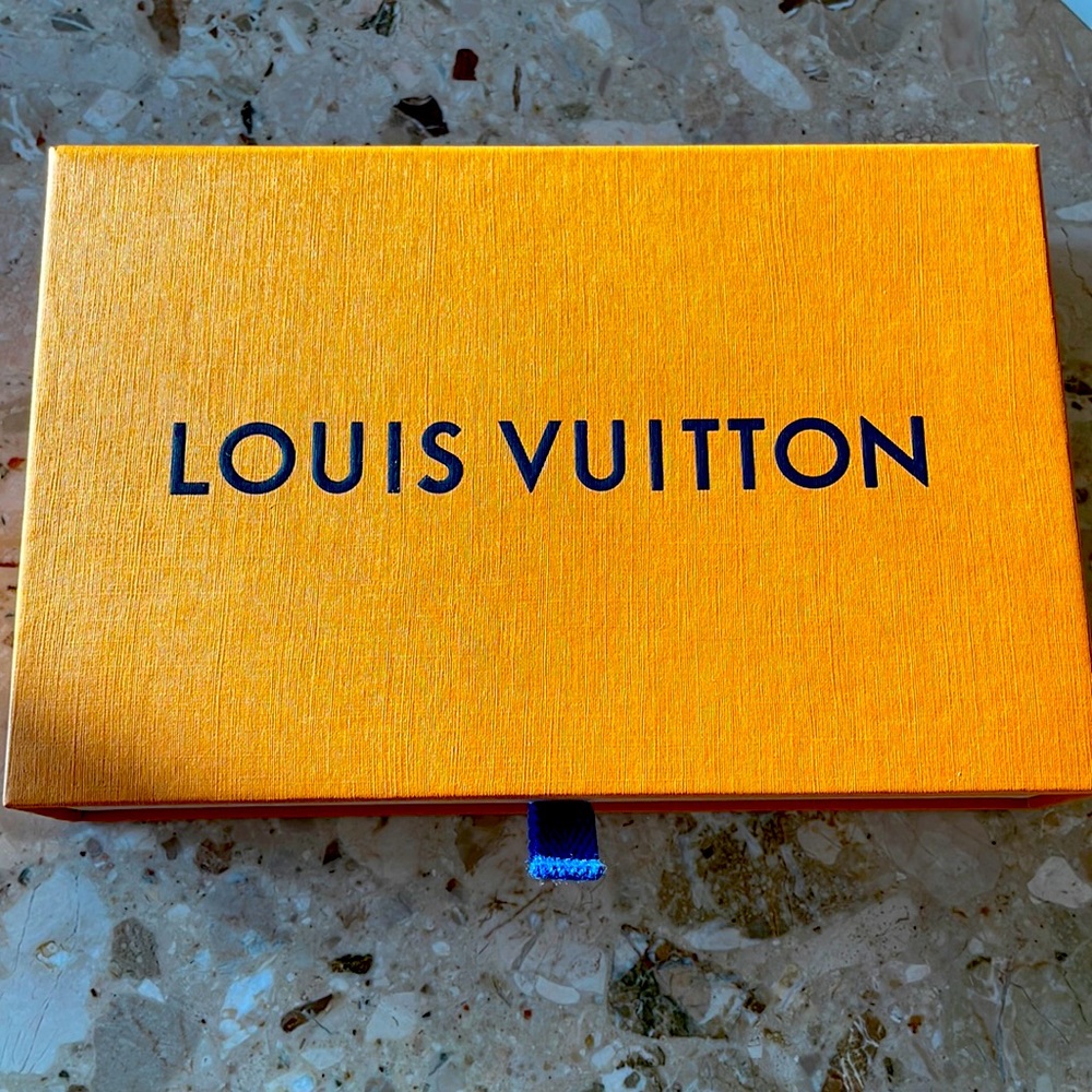 Louis Vuitton pull tab box and dustbag for wallet!